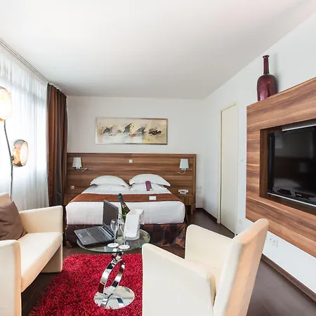 Gatsby By Happyculture 4*